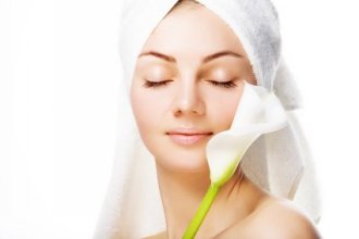 A hyaluronsav felelős az arc bőrének hidratáltságáért, teltségéért és rugalmasságáért is