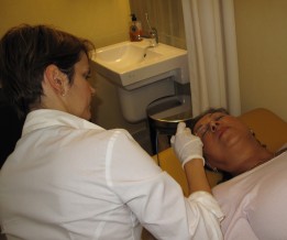Dr. Buda Bernadett / Pelleve kezelés közben