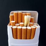 A cigarettázók között gyakori a fogvesztés. A cigarettázók között gyakori a fogvesztés.