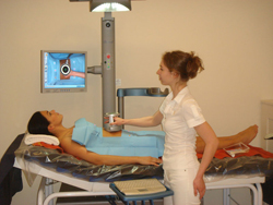 Body Szilvi UltraShape kezelés alatt a Fehérhajó Revital Centerben
