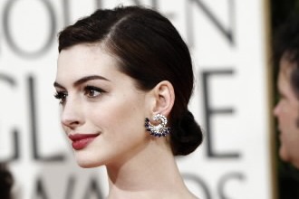 A porcelánbőrű Anne Hathaway