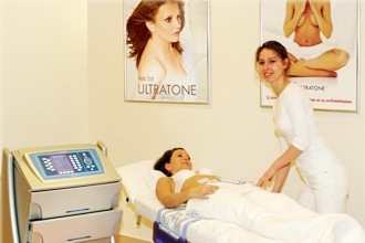 UltraTone kezelés a hason/  Fehérhajó Revital Orvosi és Esztétikai Centerben